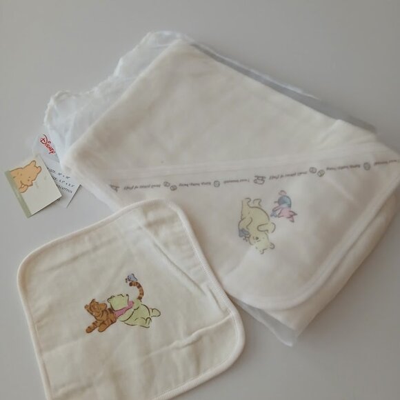 Disney's Winnie the Pooh - Baby after Bath Towel / Wrap with Wash Cloth - NEW - Picture 1 of 5